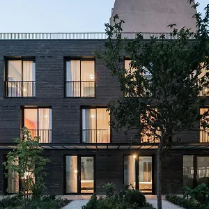 Deskopolitan House *** Paris